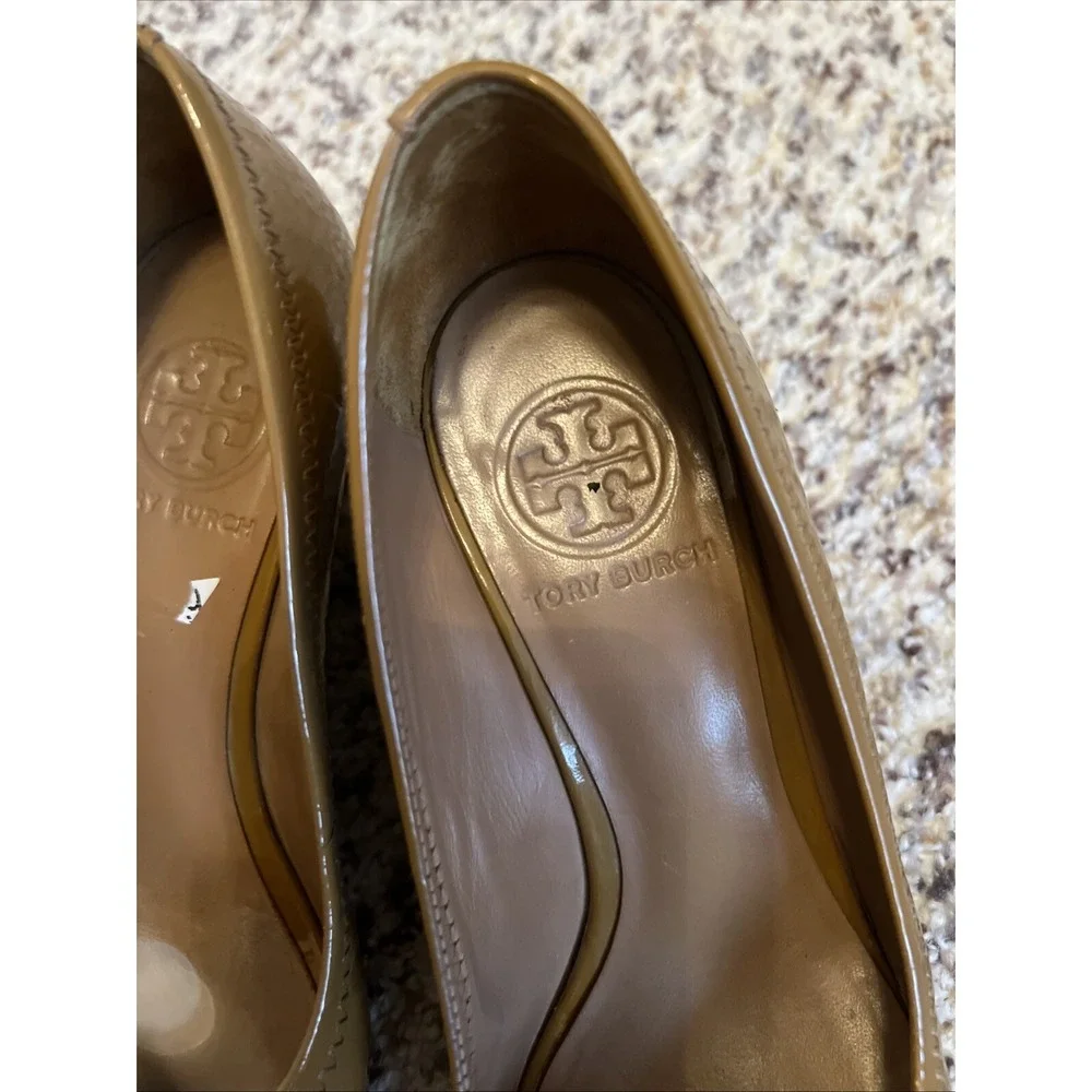 Tory Burch 'Sally' Women's Beige Leather Wedges Gold-Tone Logo - Sz 5.5, 2.5
